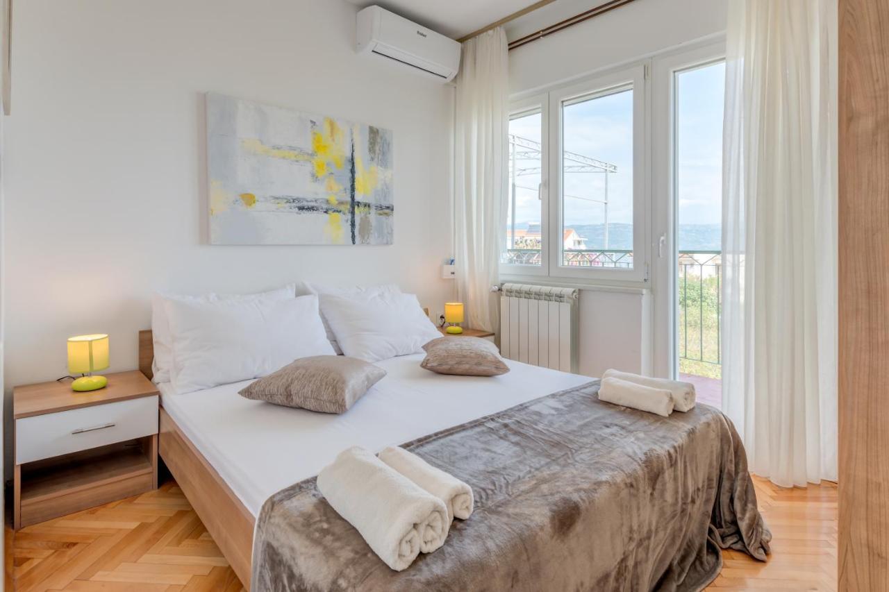 Apartments By The Sea Slatine, Ciovo - 11047 Exterior foto